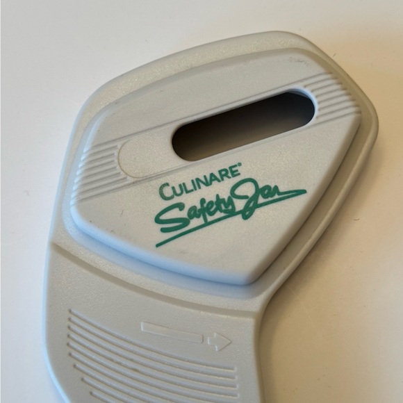 Vintage Culinare Safety Jar White Kitchen Manual Jar Lid Opener Tool - Picture 3 of 5